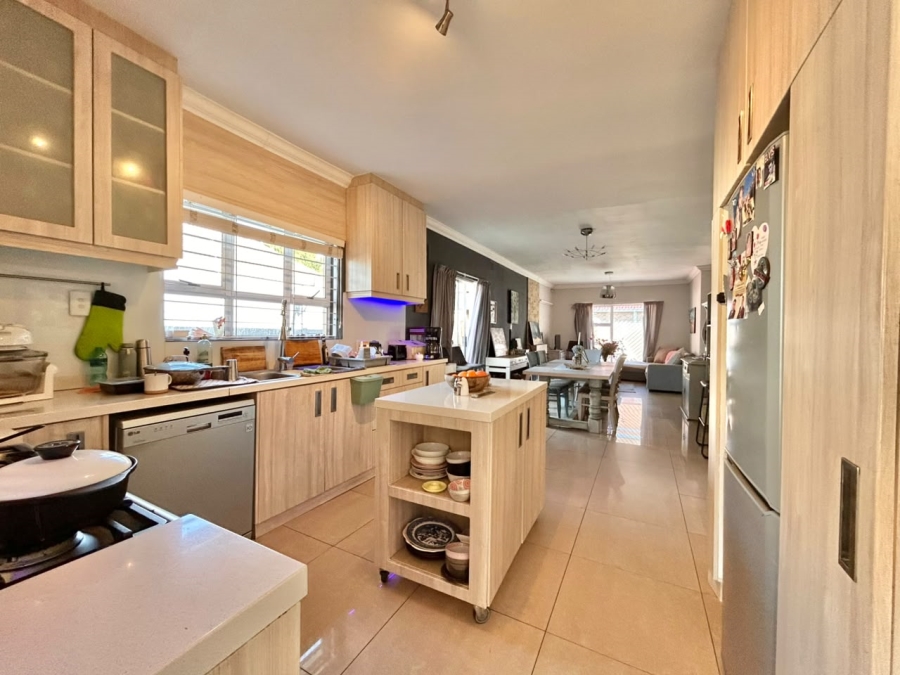To Let 4 Bedroom Property for Rent in Plumstead Western Cape